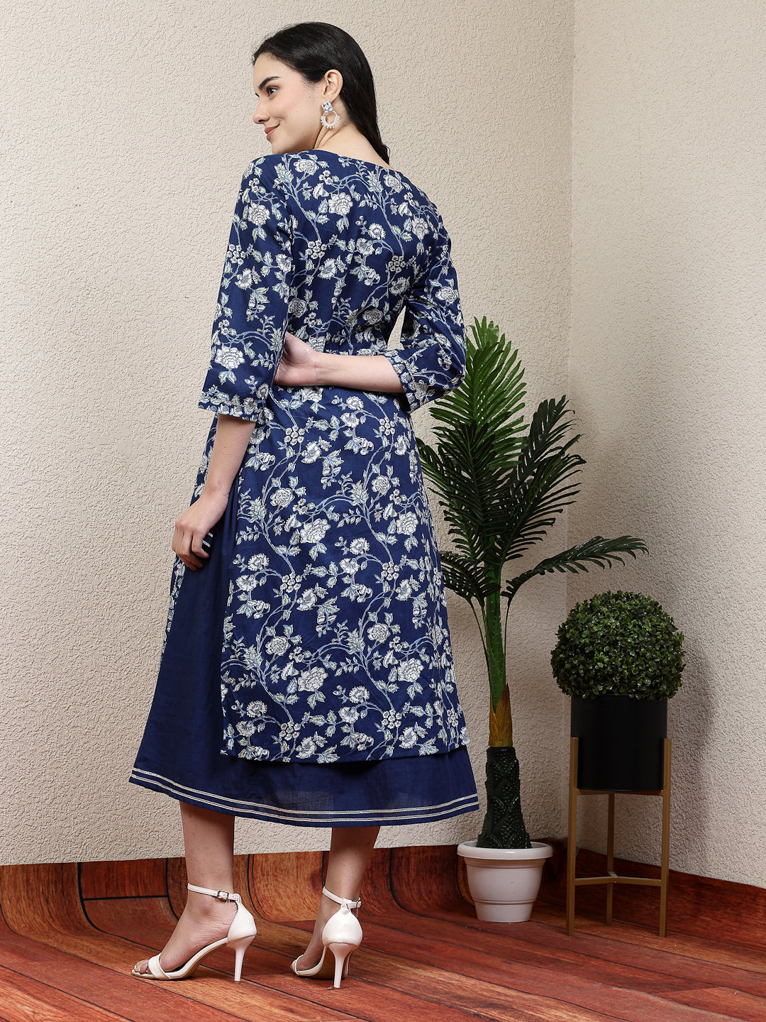 Floral Elegance Women&#39;S Hand-Embroidered Cotton U-Line Blue Kurta