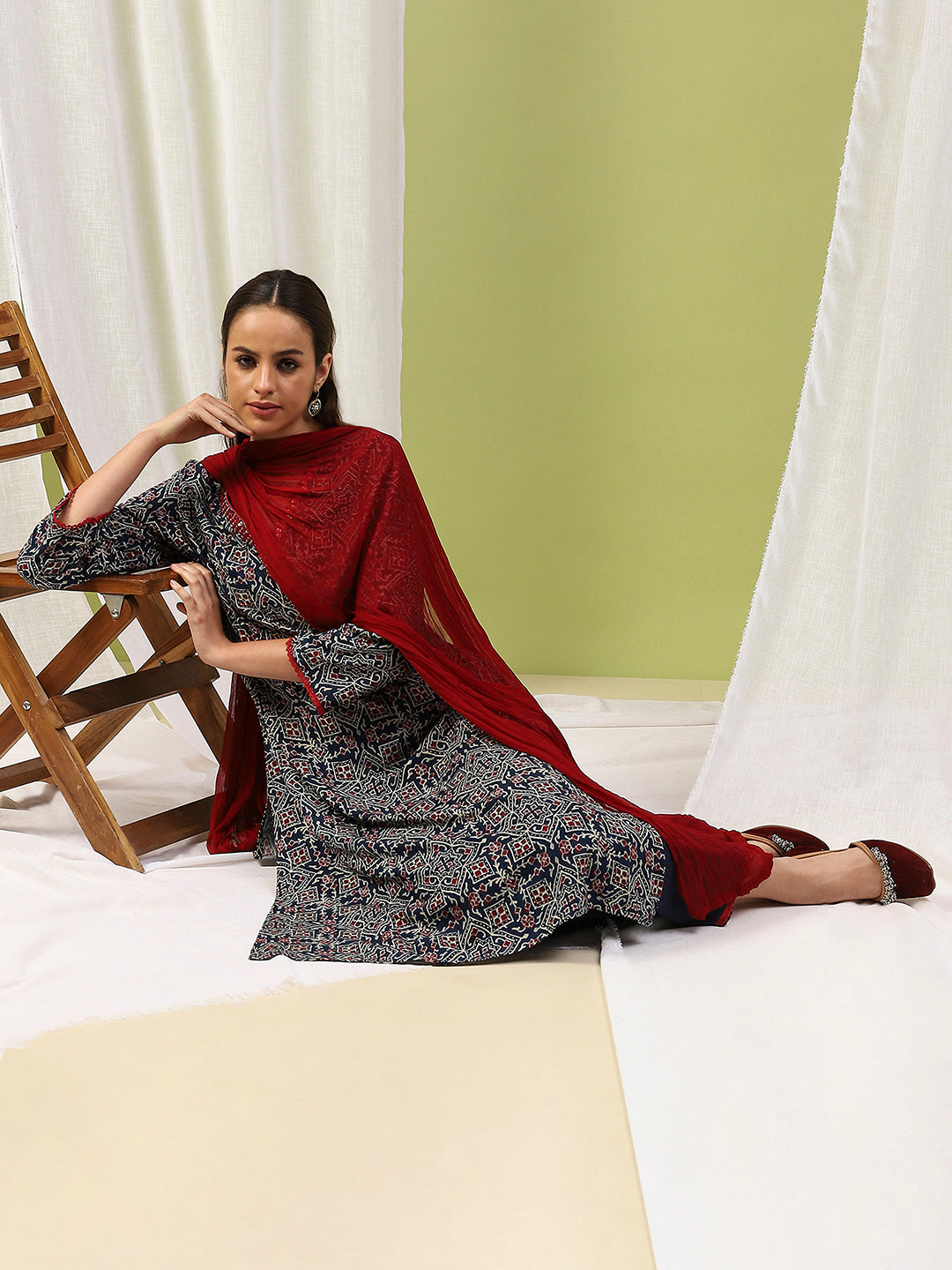 Abstract Printed Viscose Rayon Kurta Set with Mirror Work &amp; Laced Dupatta