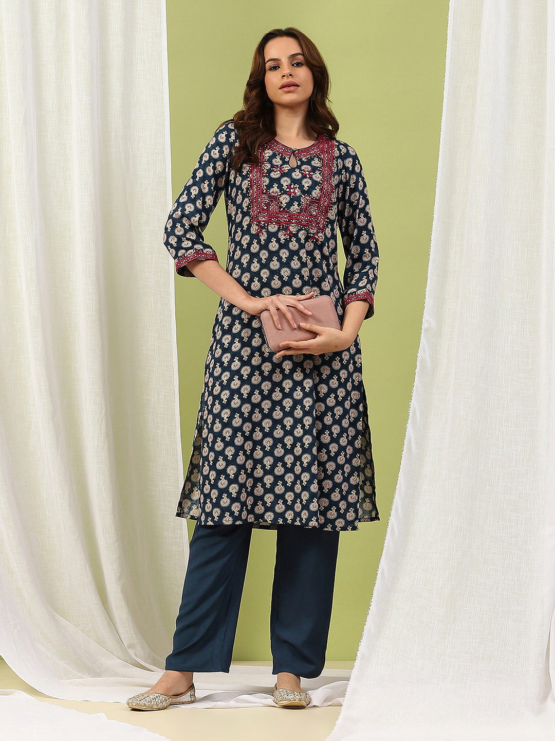 Ethnic Motif Printed Straight Kurta Set with Thread Embroidery