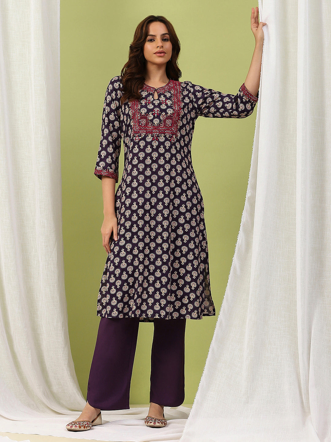 Ethnic Motif Printed Straight Kurta Set with Thread Embroidery