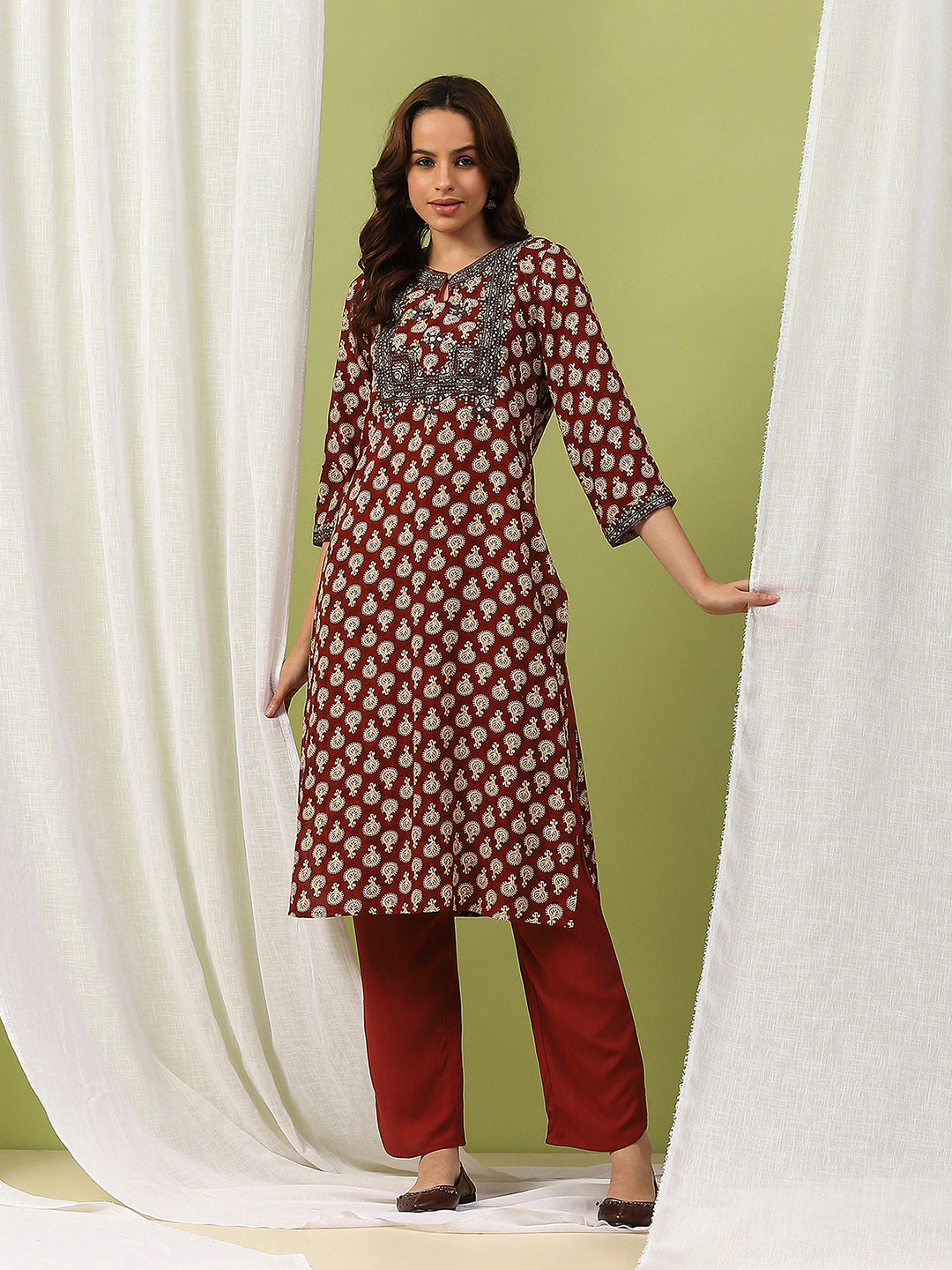 Ethnic Motif Printed Straight Kurta Set with Thread Embroidery