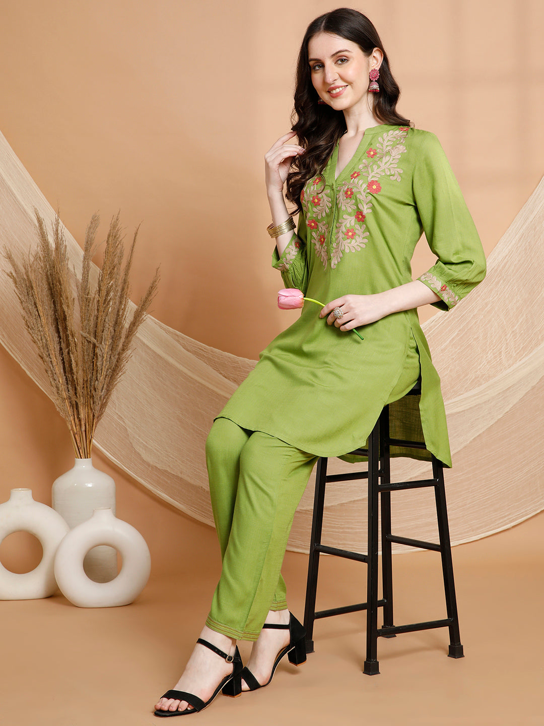 Solid Rayon Slub Kurta Set with Kashmiri Embroidery